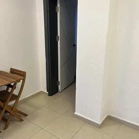 Modern In Quiet Lane Apartman *